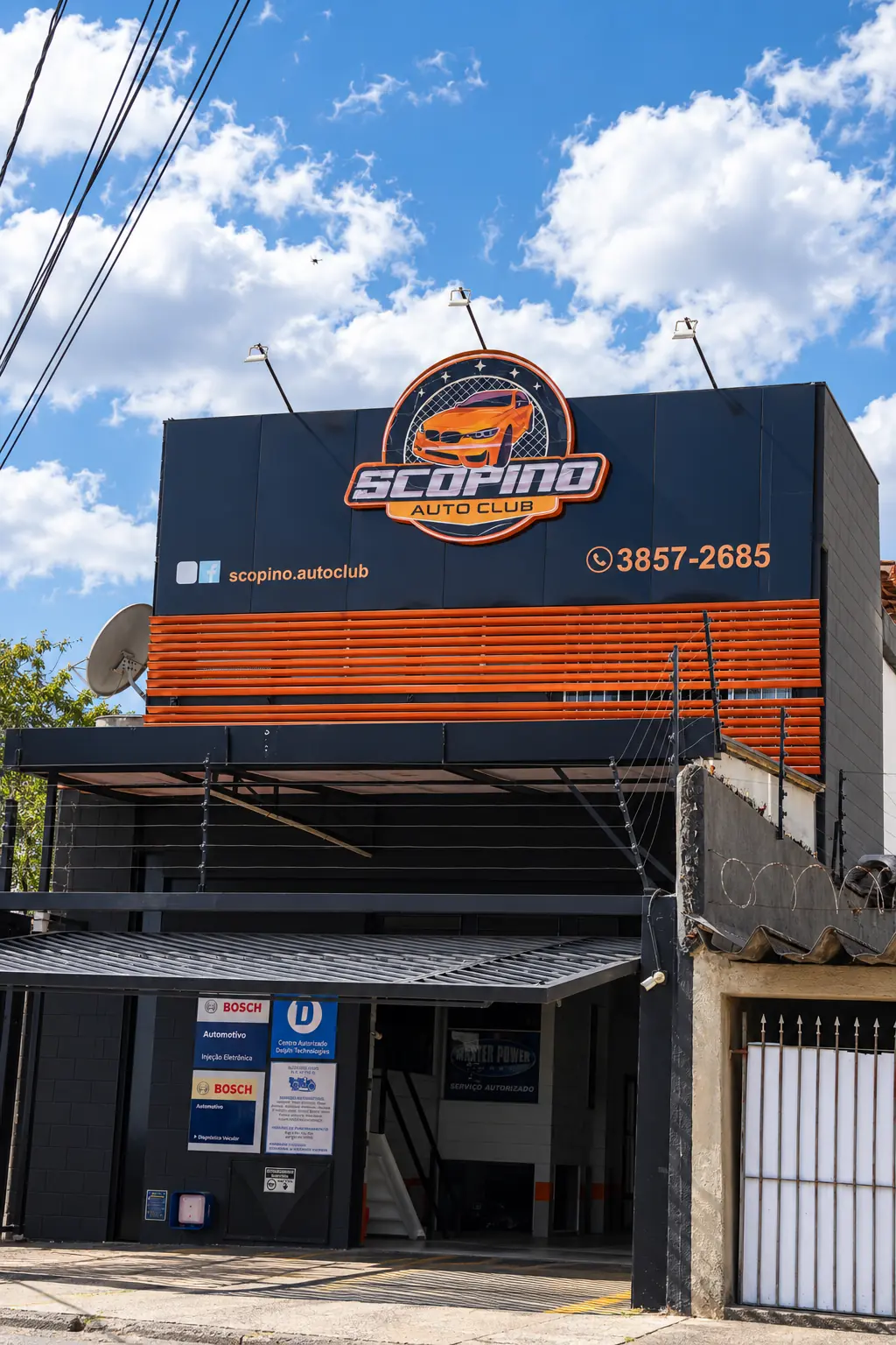 Fachada da Scopino Auto Club na Rua Santa Eudóxia, em São Paulo